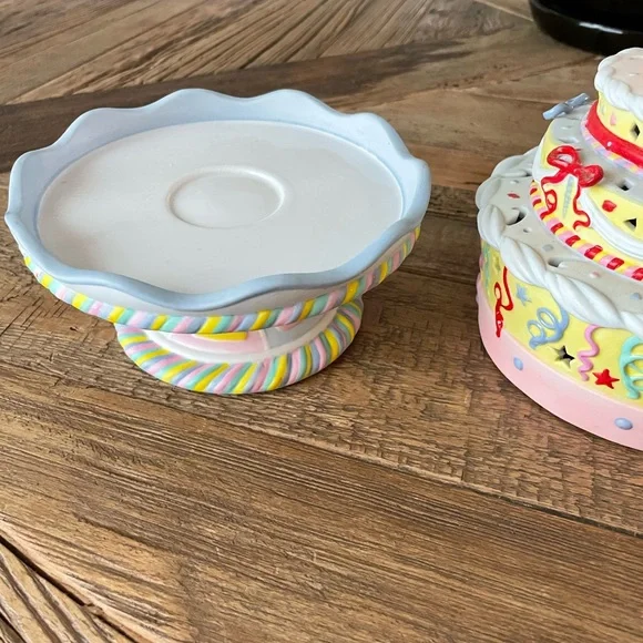 Partylite Colorful Ceramic Tiered Birthday Cake In Excellent Condition - Picture 4 of 14